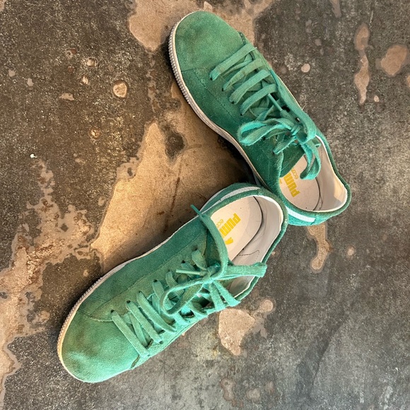 Super cute, green suede, Retro Pumas, size 6.5 - Picture 2 of 4